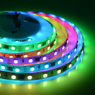 80ЦЛ Комплект цифровой светодиодной ленты 12В, 14,4Вт/м, smd5050, 60д/м, IP20, ширина подложки 10мм(белая), 2м, RGB, с аксессуарами (адаптер питания, контроллер для цифровой RGB ленты с радио пультом).